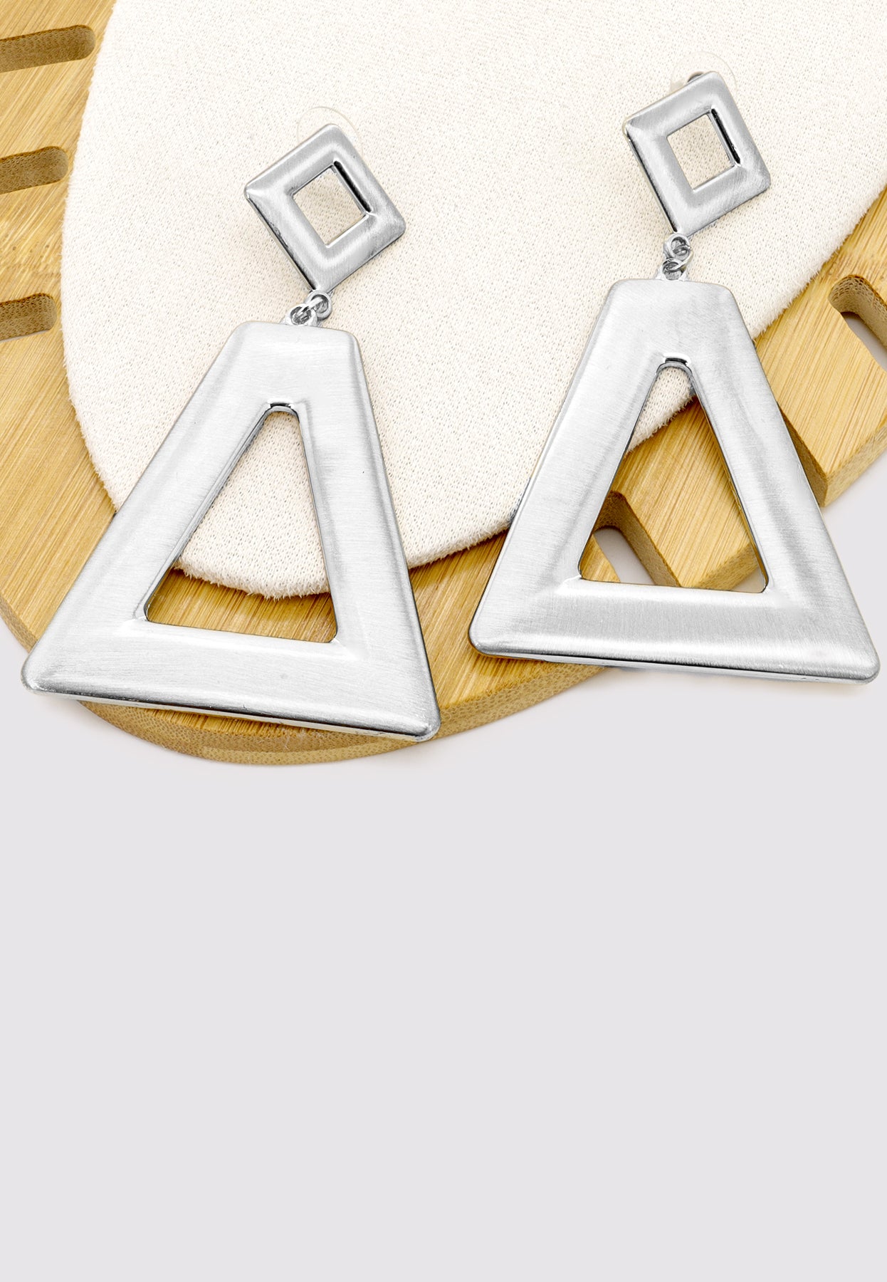 Tutorial per orecchini pendenti a triangolo a punto mattoni Tutorial per orecchini pendenti a triangolo a punto mattoni