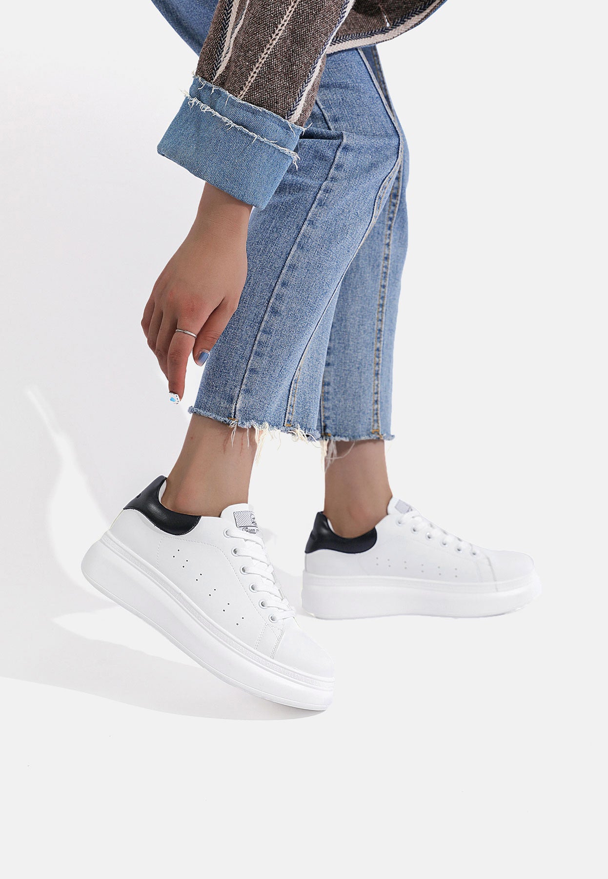 Sneakers X22-17 - Main Image