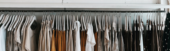 abbinare abiti e sandali da donna