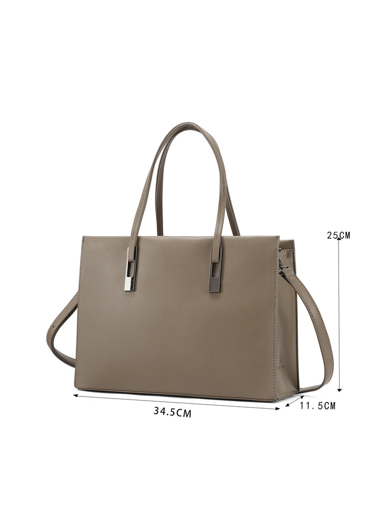 borsa in ecopelle con dettagli metallici sui manici, capiente e chic