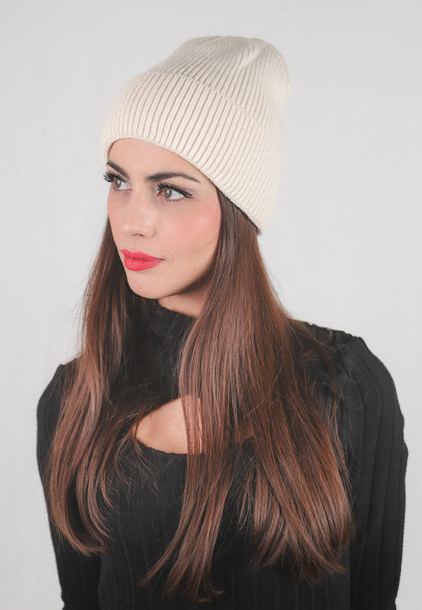 cappello invernale da donna colore beige