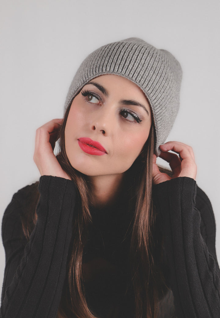 cappello invernale da donna colore grigio