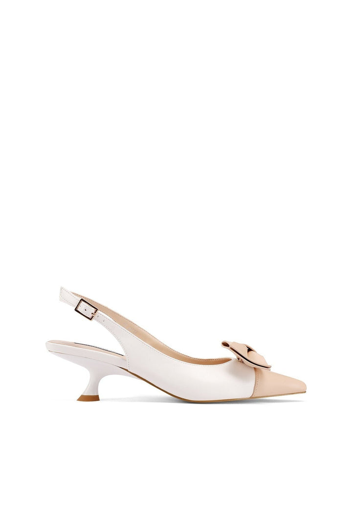 Dècolletè slingback con tacco sottile e cinturino color nude bianco