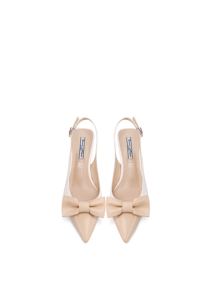 Dècolletè slingback con tacco sottile e cinturino color nude bianco