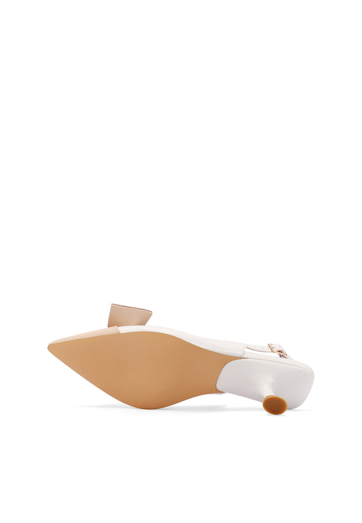 Dècolletè slingback con tacco sottile e cinturino color nude bianco