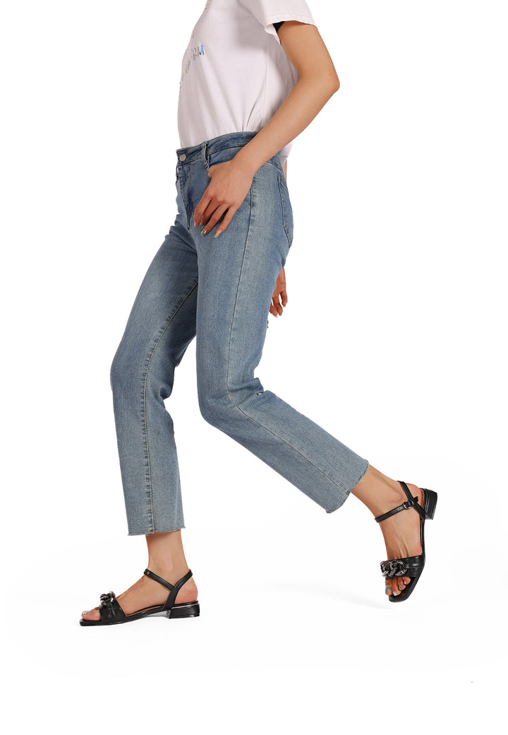 Sandali con tacco basso e squadrato: comfort e stile Scopri Ora