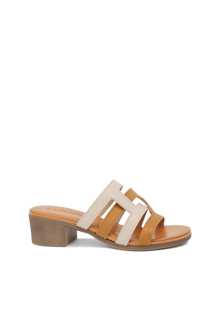 Sandalo in vera pelle color cognac con tacco