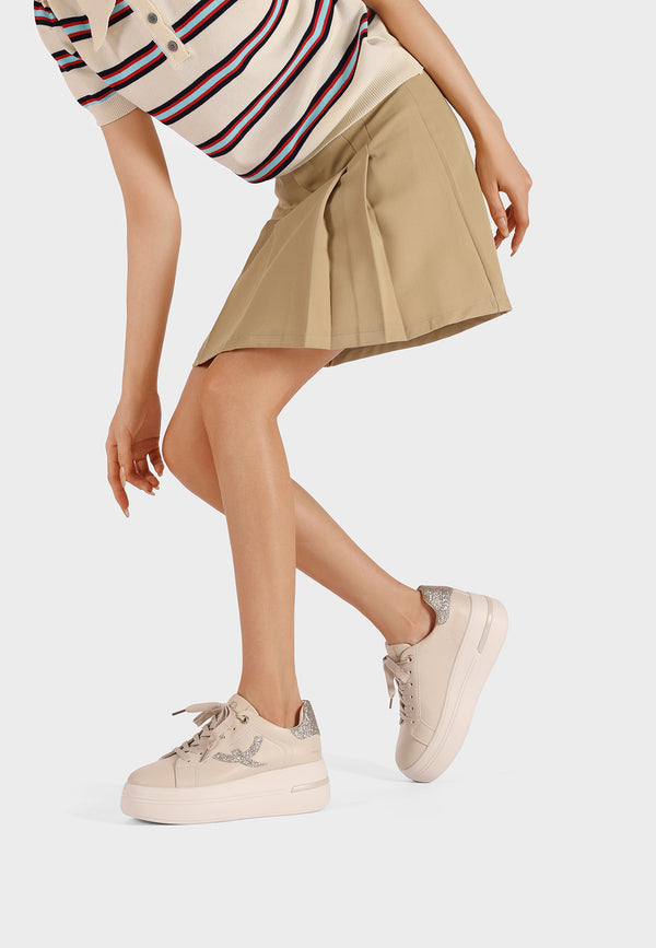 Sneakers casual da donna in ecopelle con dettaglio glitterato e suola alta