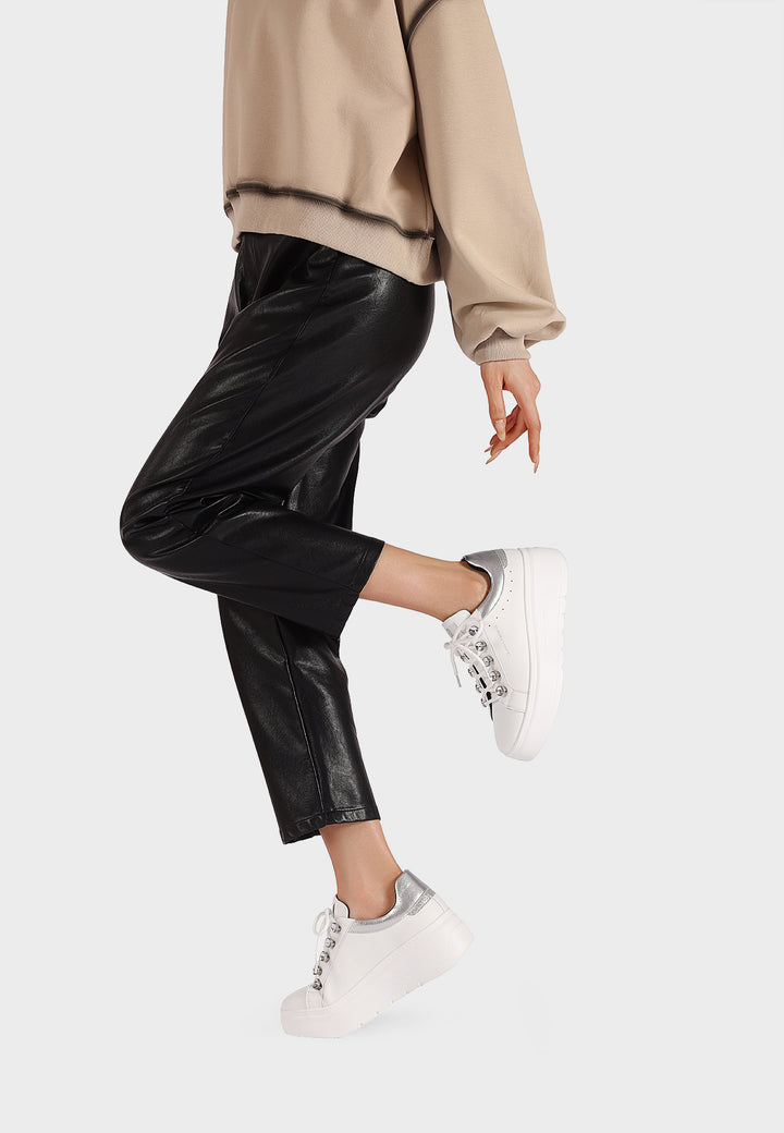 Sneakers casual da donna in ecopelle con suola Platform e passalacci gioiello