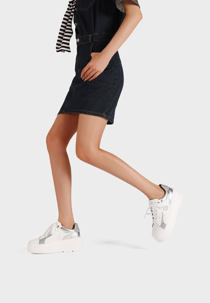 Sneakers glamour eleganti con suola alta Platform e logo in acciaio laccato