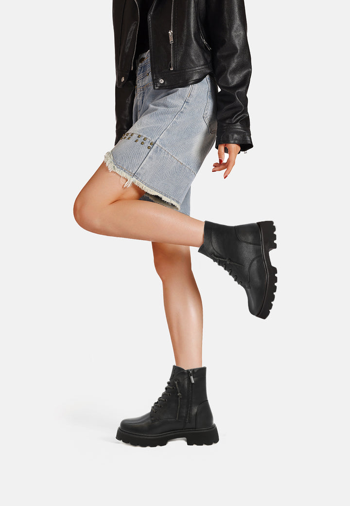 Stivali anfibi stringati da donna colore nero pelle