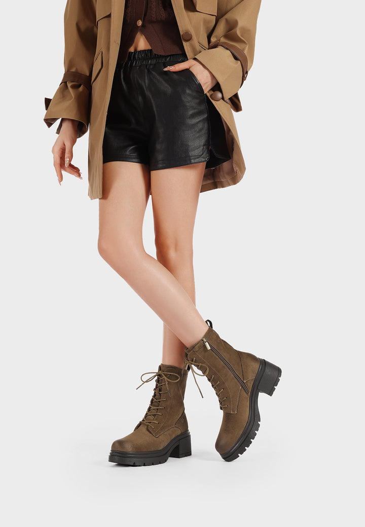 Anfibi donna in camoscio con tacco largo e suola carrarmato khaki