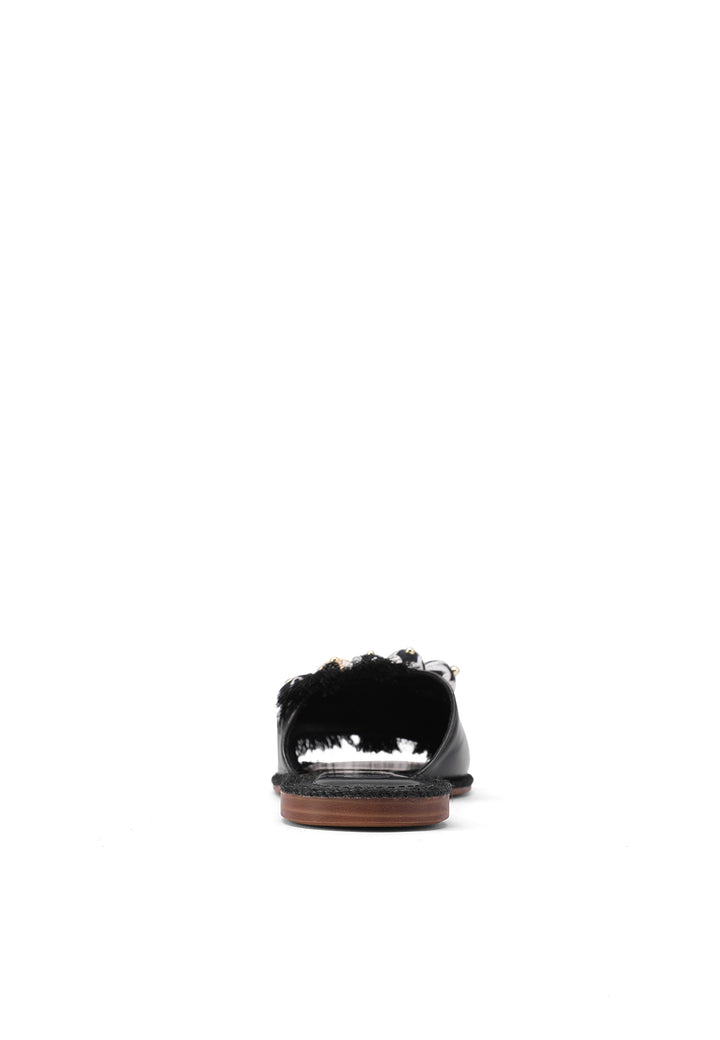 Sandali bassi con decorazione della tomaia in ecopelle colore nero