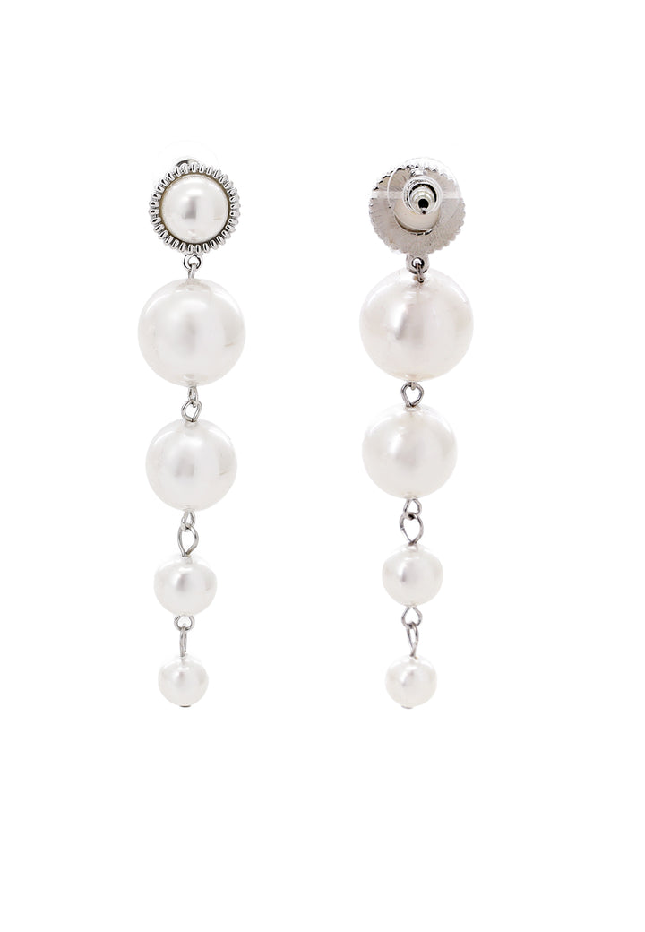 Orecchini pendenti con perle colore argento