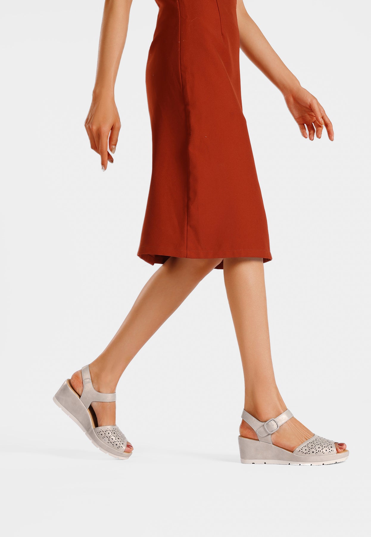 CARETOO Sandali Estate Donna – Infradito Bohémien Con Strass, Comodi E Eleganti, Tacco Basso, Marrone, Taglia 42