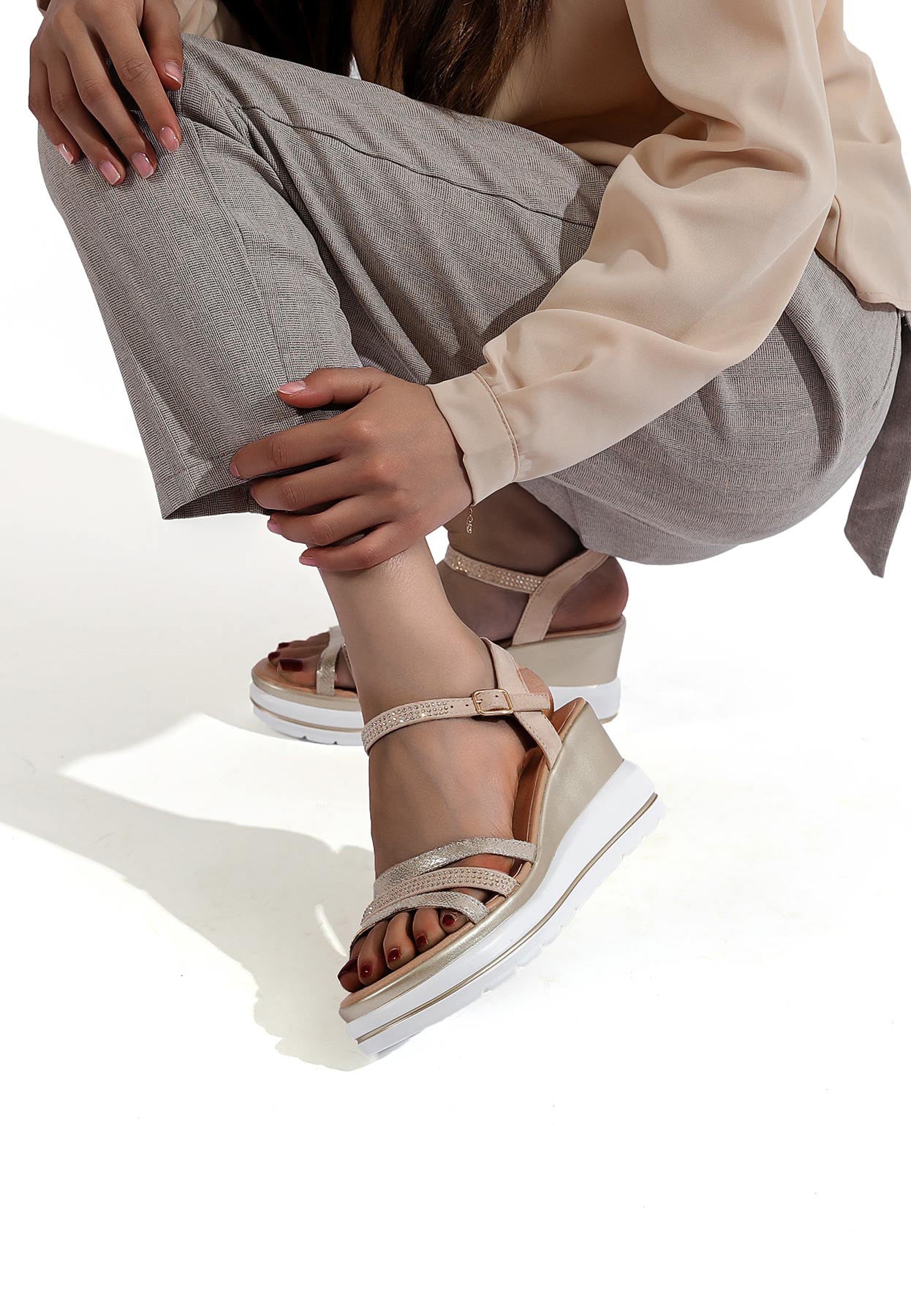 Sandali da Donna con Zeppa e Cinturino: Altezza e comfort Scopri