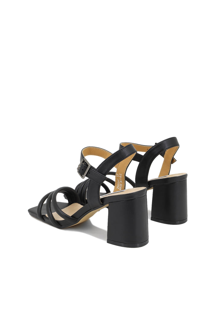 sandalo da donna in ecopelle colore nero con tacco 7 cm e cinturino alla caviglia