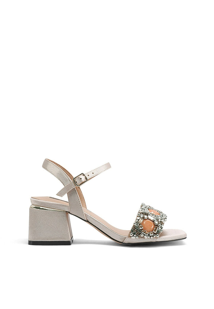 Sandali con tacco grosso e alto 6 cm con cinturino e pietre sulla tomaia. Colore champagne
