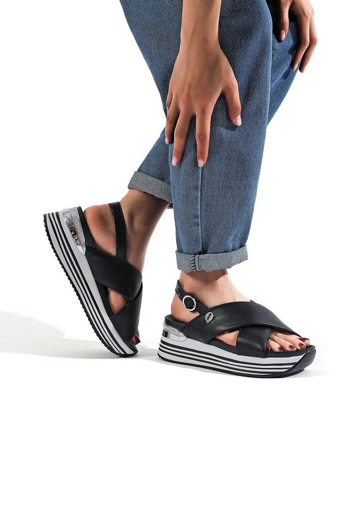 sandali da donna con zeppa plateau e cinturino e fascia incrociata colore nero