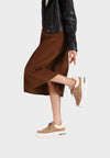 Sneakers da donna in camoscio cammello con sherpa panna, logo metallico e suola platform bianca