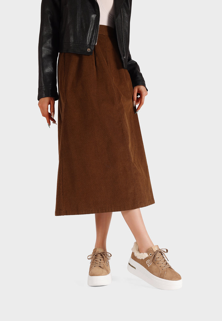 Sneakers da donna in camoscio cammello con sherpa panna, logo metallico e suola platform bianca