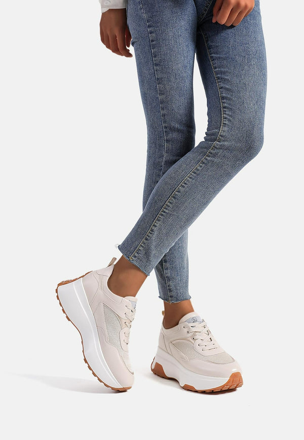 Sneakers da donna stringate con suola alta colore beige