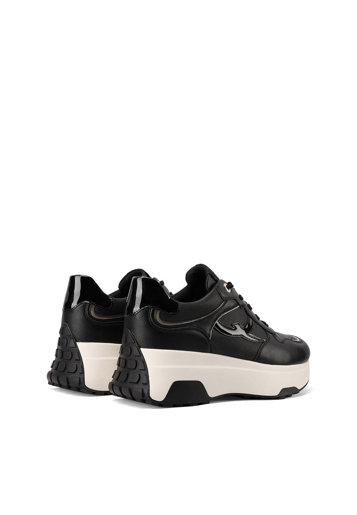 Sneakers da donna con zeppa alta e suola dentata, dettagli laminati su tomaia