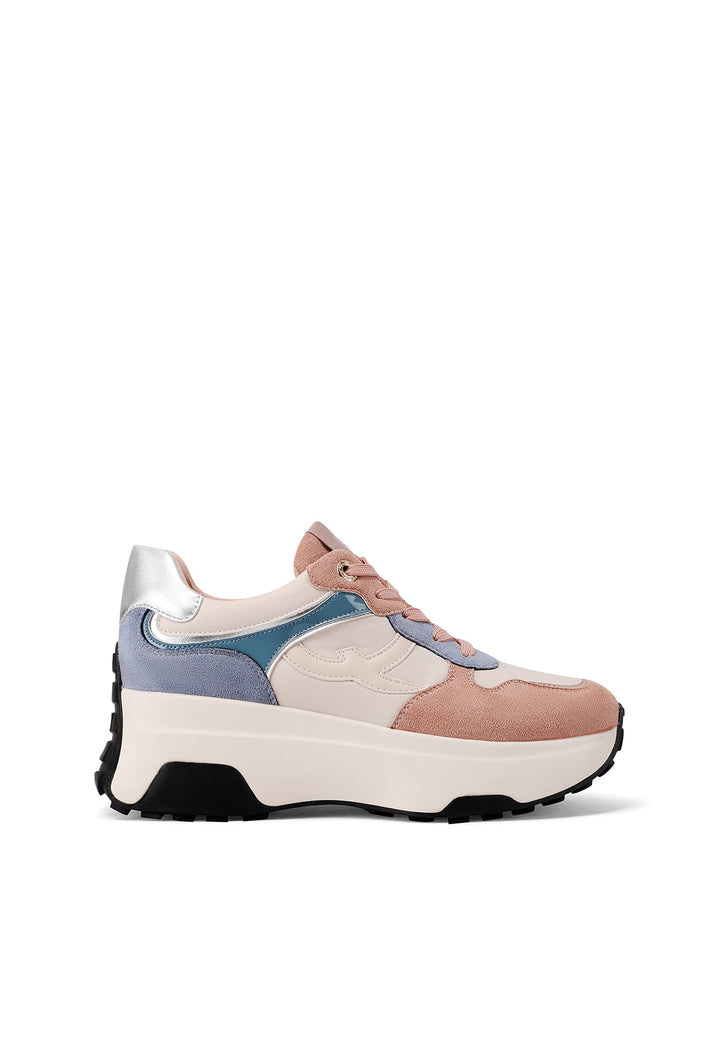Sneakers da donna con zeppa alta e suola dentata, dettagli laminati su tomaia