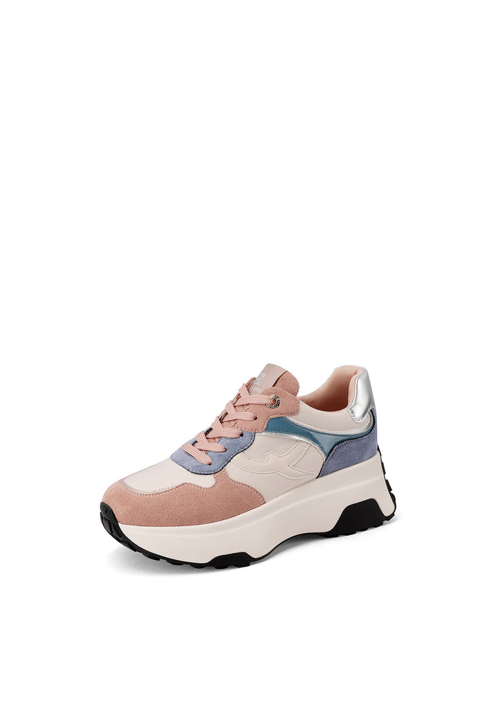 Sneakers da donna con zeppa alta e suola dentata, dettagli laminati su tomaia