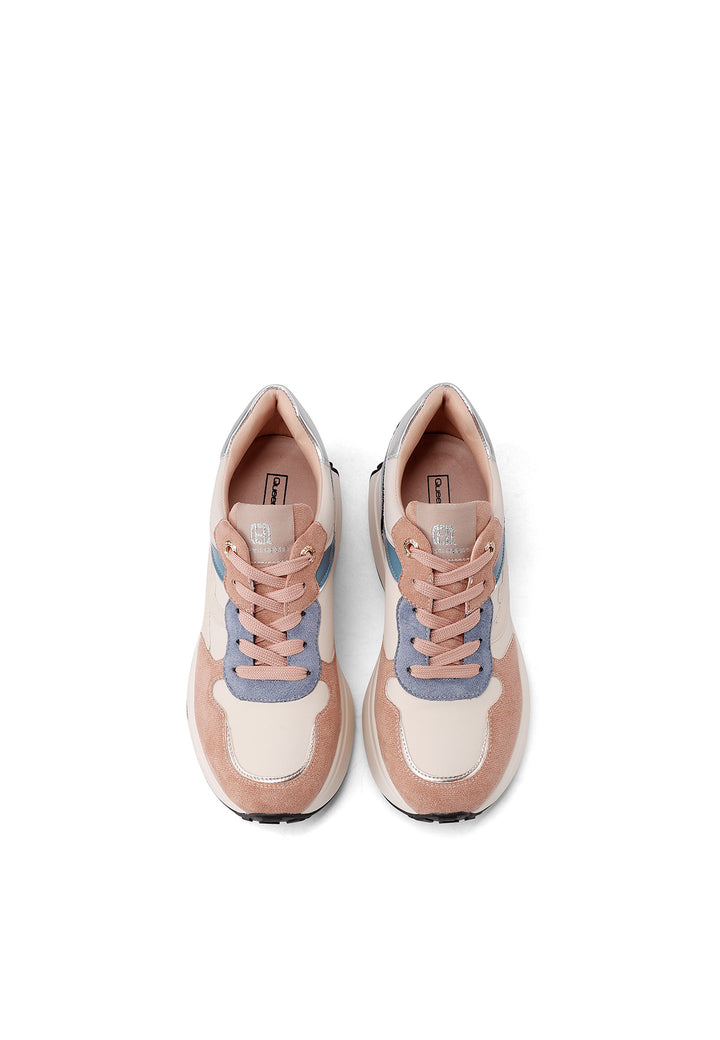 Sneakers da donna con zeppa alta e suola dentata, dettagli laminati su tomaia