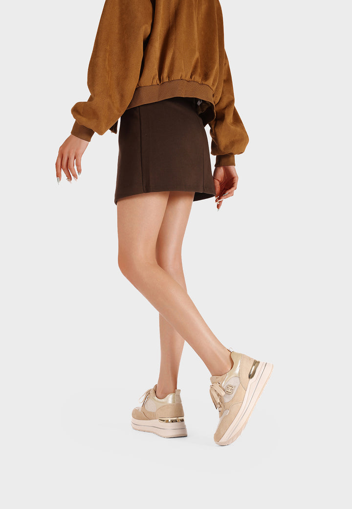 Sneakers da donna con zeppa media, logo laterale e dettaglio metallico