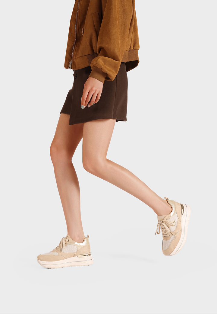 Sneakers da donna con zeppa media, logo laterale e dettaglio metallico