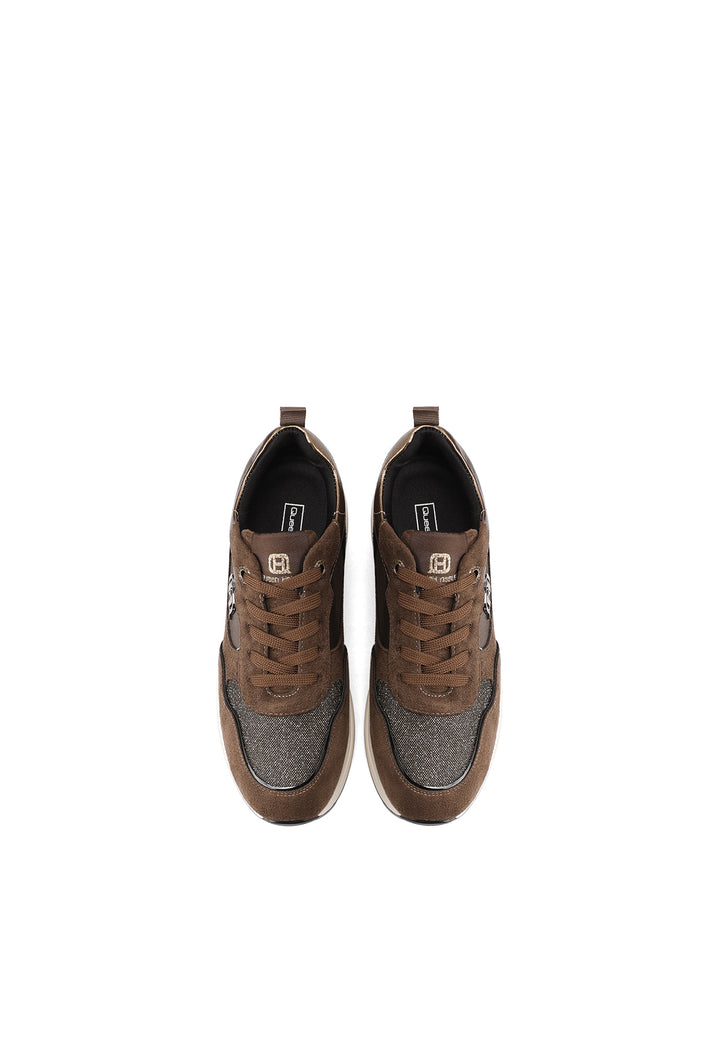 Sneakers da donna con zeppa media, logo laterale e dettaglio metallico