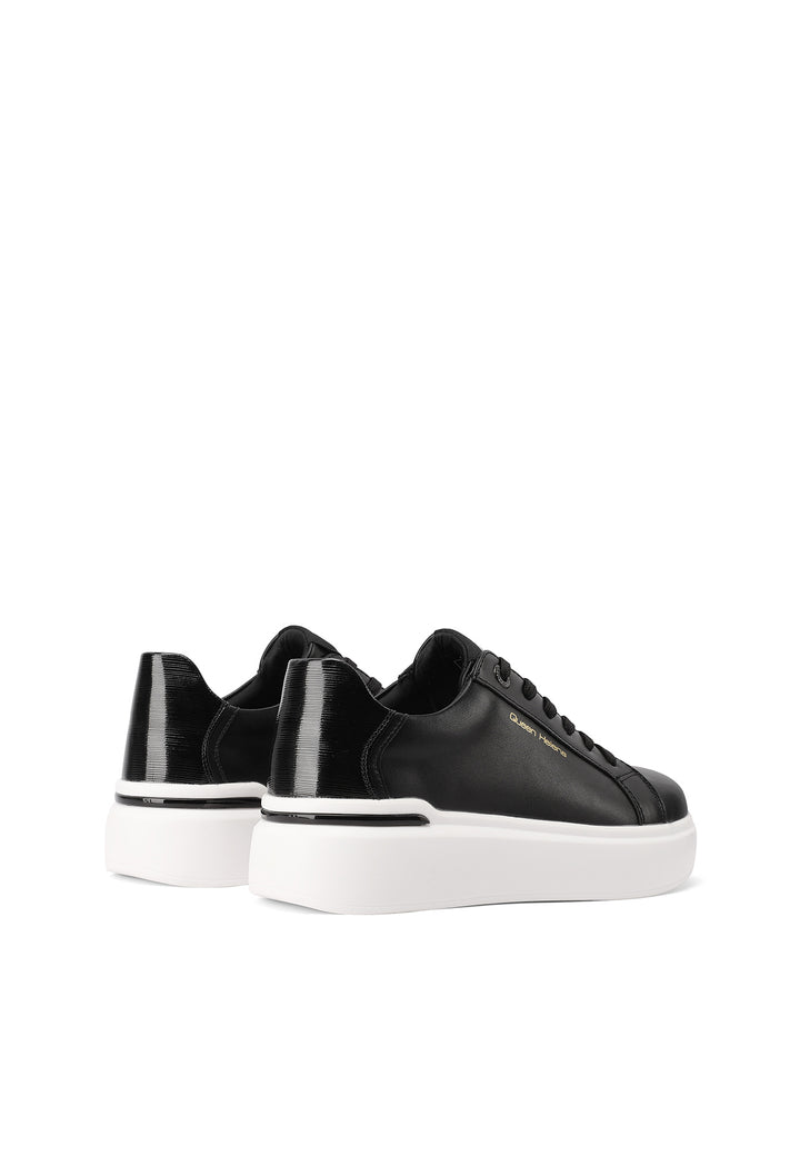 sneakers in ecopelle nere con suola alta platform bianca e lacci