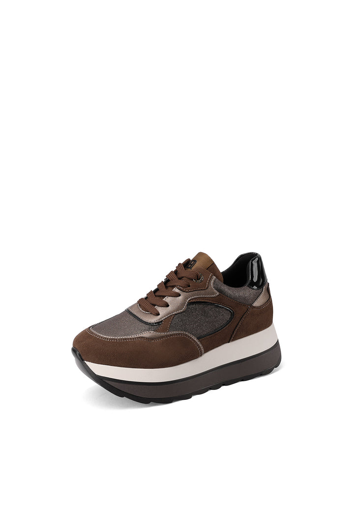 Sneakers da donna minimal in ecopelle e tessuto con suola platform