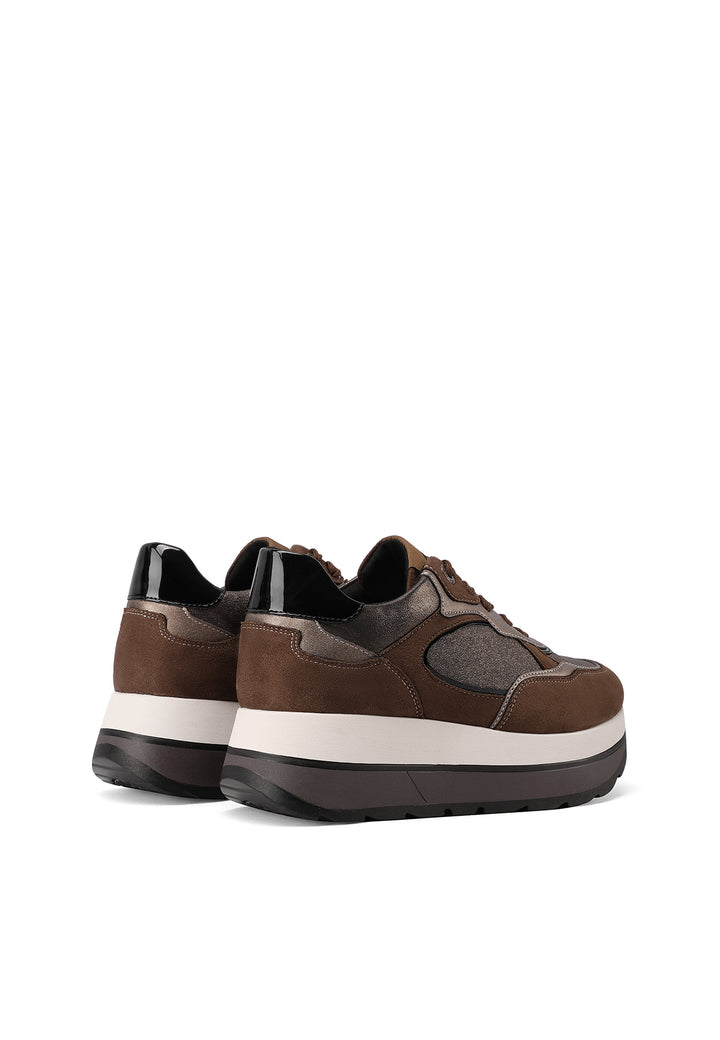 Sneakers da donna minimal in ecopelle e tessuto con suola platform