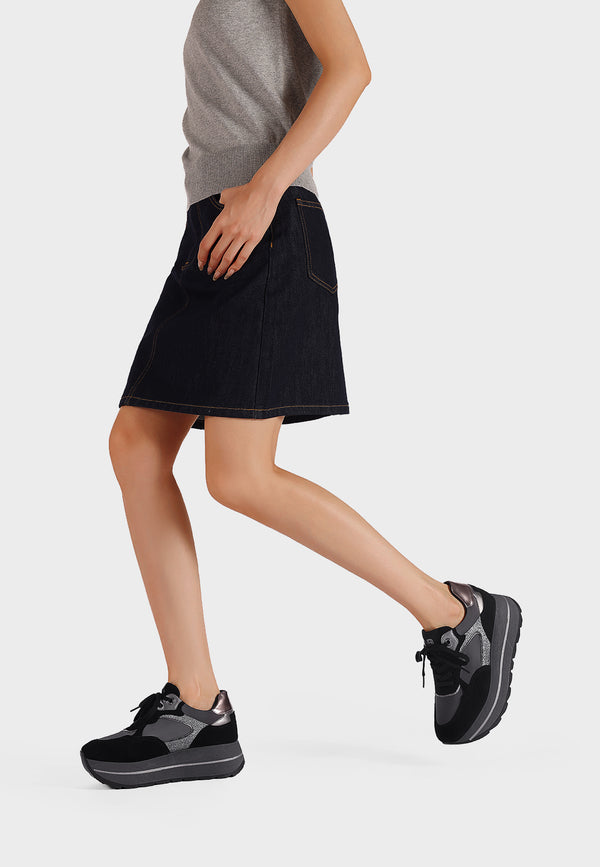 Sneakers da donna minimal in ecopelle e tessuto con suola platform