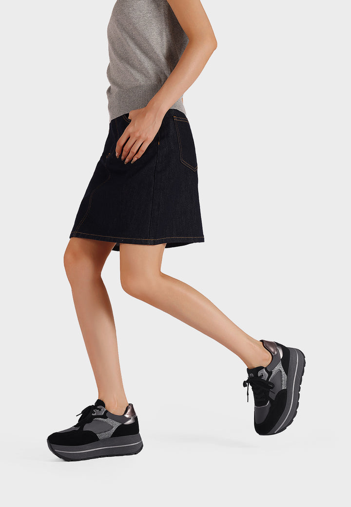 Sneakers da donna minimal in ecopelle e tessuto con suola platform