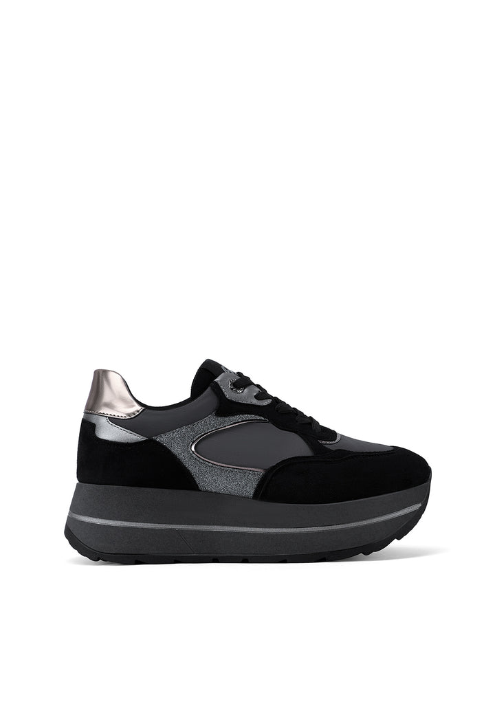 Sneakers da donna minimal in ecopelle e tessuto con suola platform