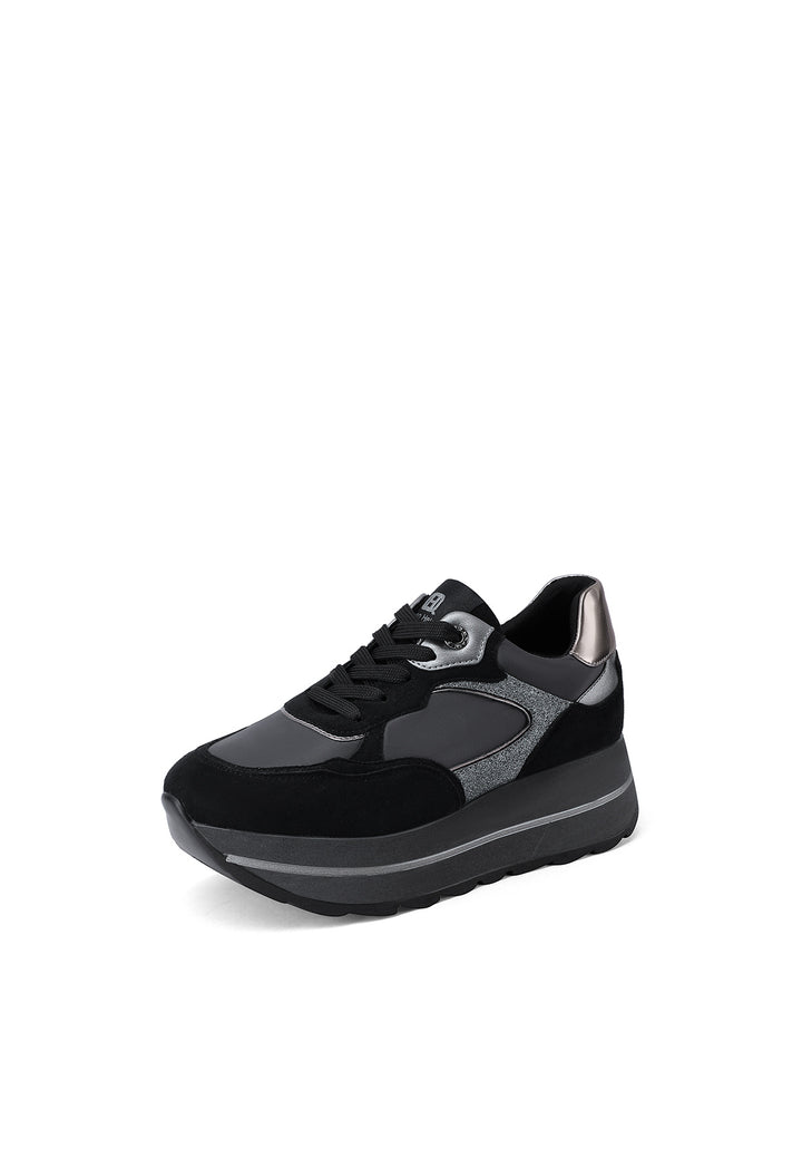Sneakers da donna minimal in ecopelle e tessuto con suola platform