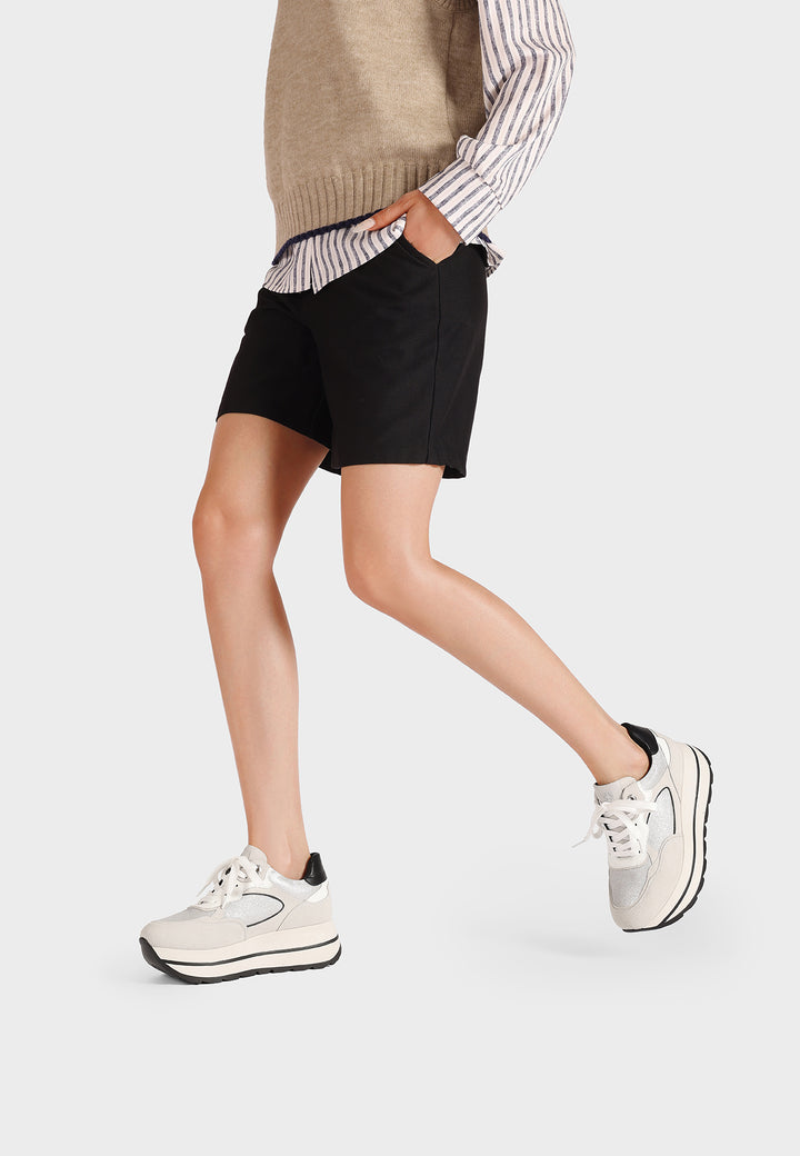 Sneakers da donna platform con zeppa alta e dettagli neri a contrasto