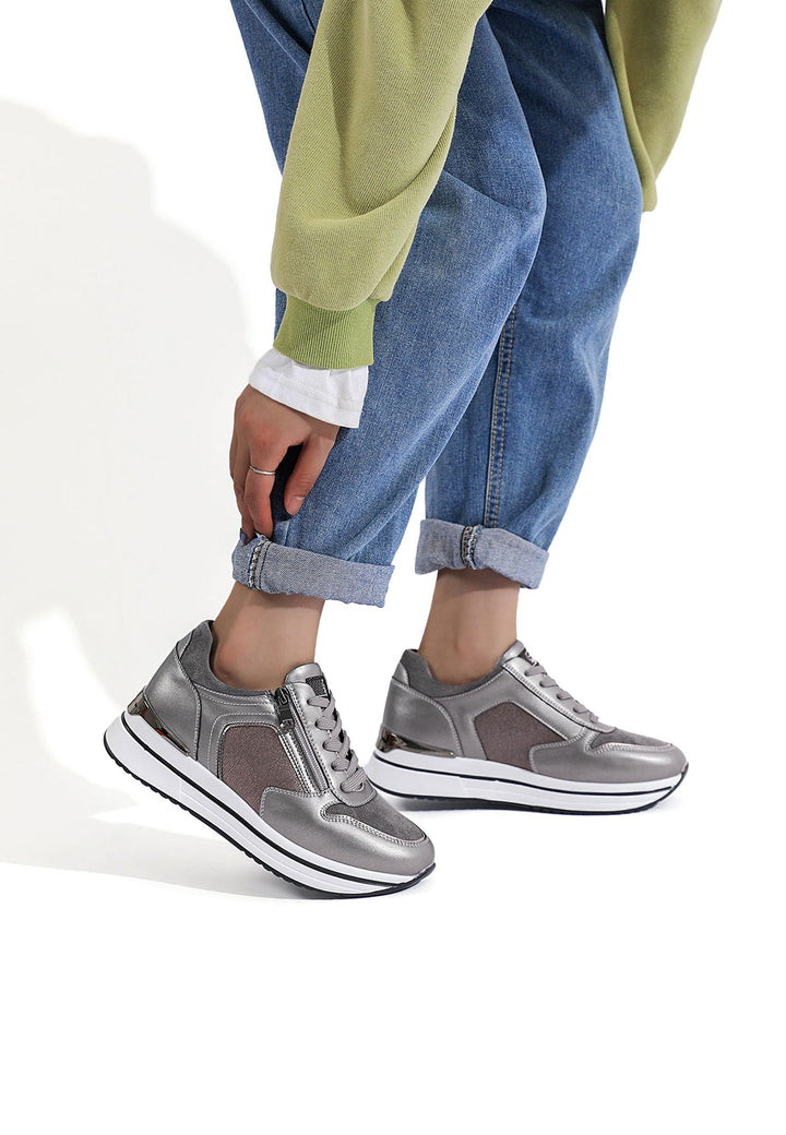 sneakers stringate con platform e chiusura lampo colore grigio