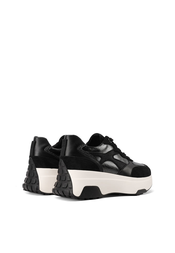 Sneakers sportive in ecopelle e microfibra con tacco alto in gomma e lacci