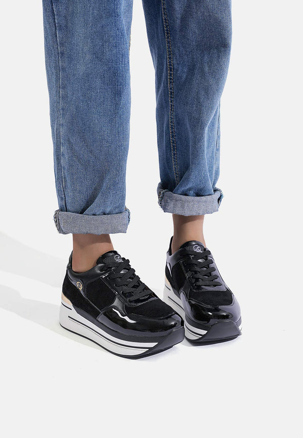 sneakers stringate da donna colore nero con platform e dettagli metallici