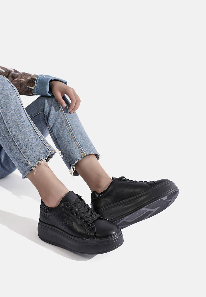 sneakers stringate da donna colore nero con platform e brillantini dietro il tallone
