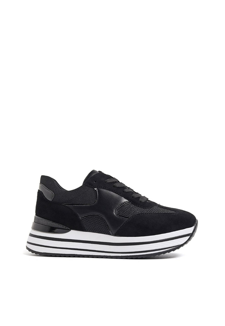 sneakers stringate colore nero con platform a righe e inserti metallici dietro il tallone