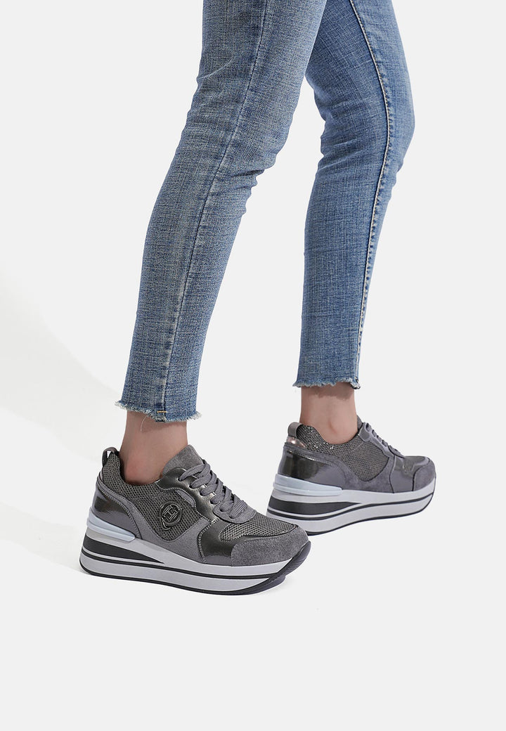 sneakers con platform da donna colore grigio con logo laterale