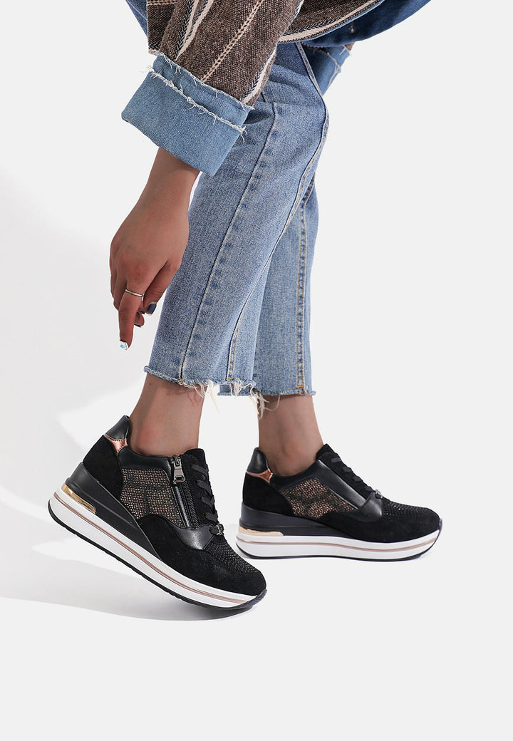 sneakers stringate da donna colore nero con chiusura laterale zip e platform