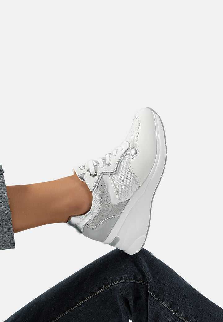 Sneakers stringate da donna in vera pelle colore grigio