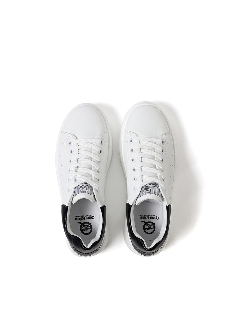 sneakers bianche stringate in ecopelle con platform e tallone nero